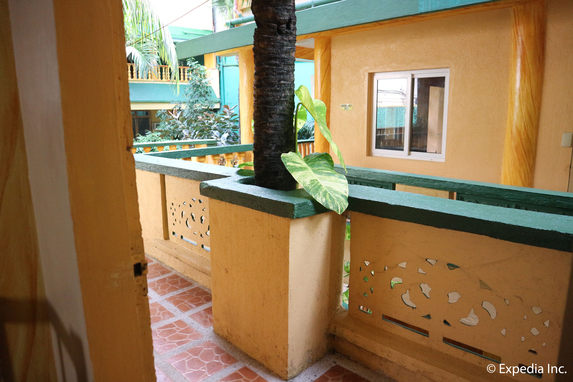 La Isla Bonita Resort & Spa