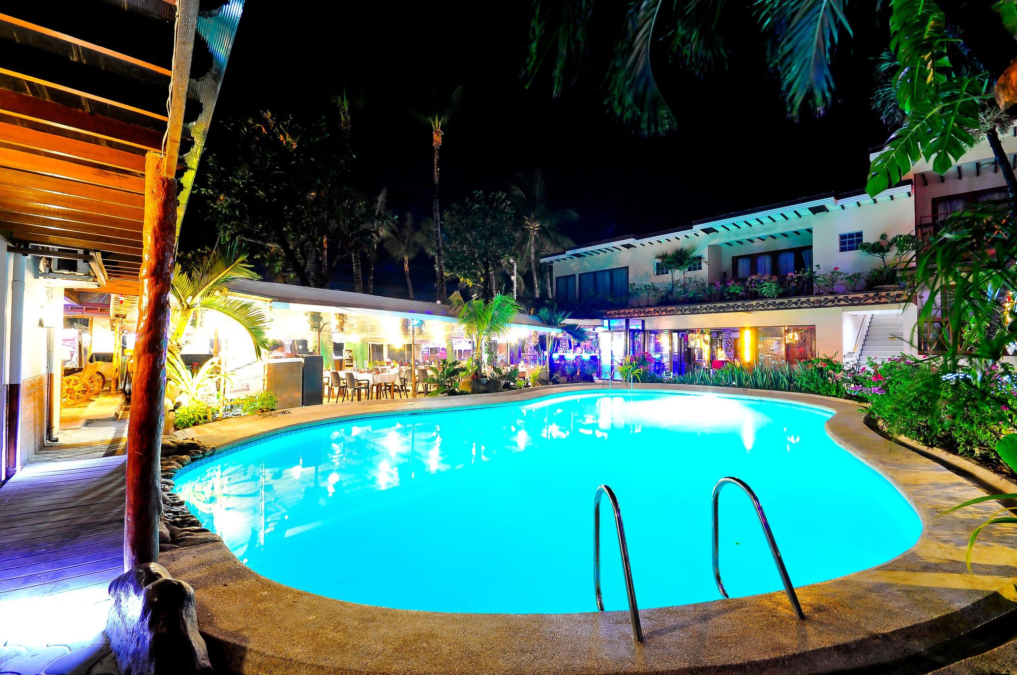 Red Coconut Beach Hotel