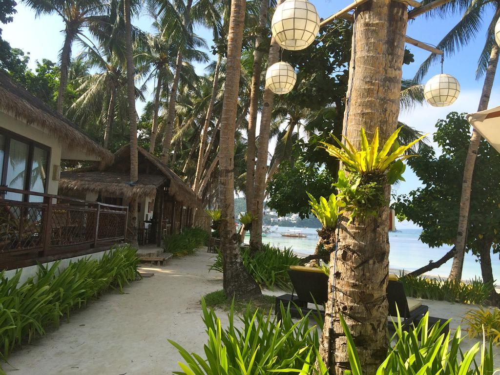 Rieseling Boracay Beach Resort