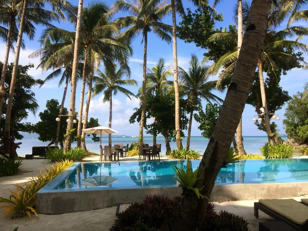 Rieseling Boracay Beach Resort