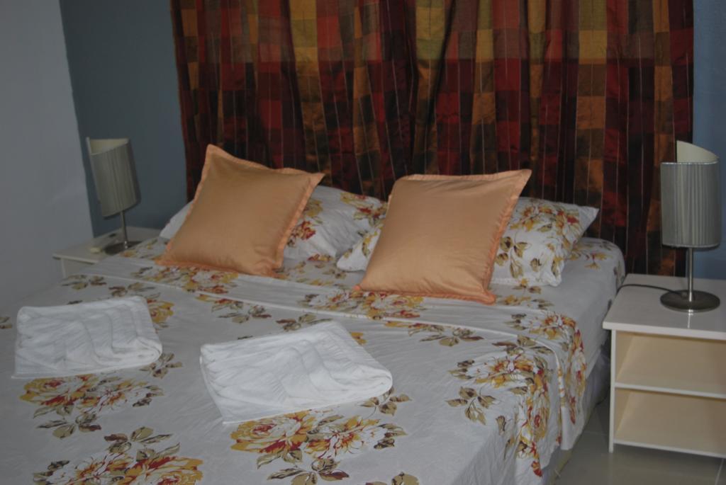 Roxon Apartments