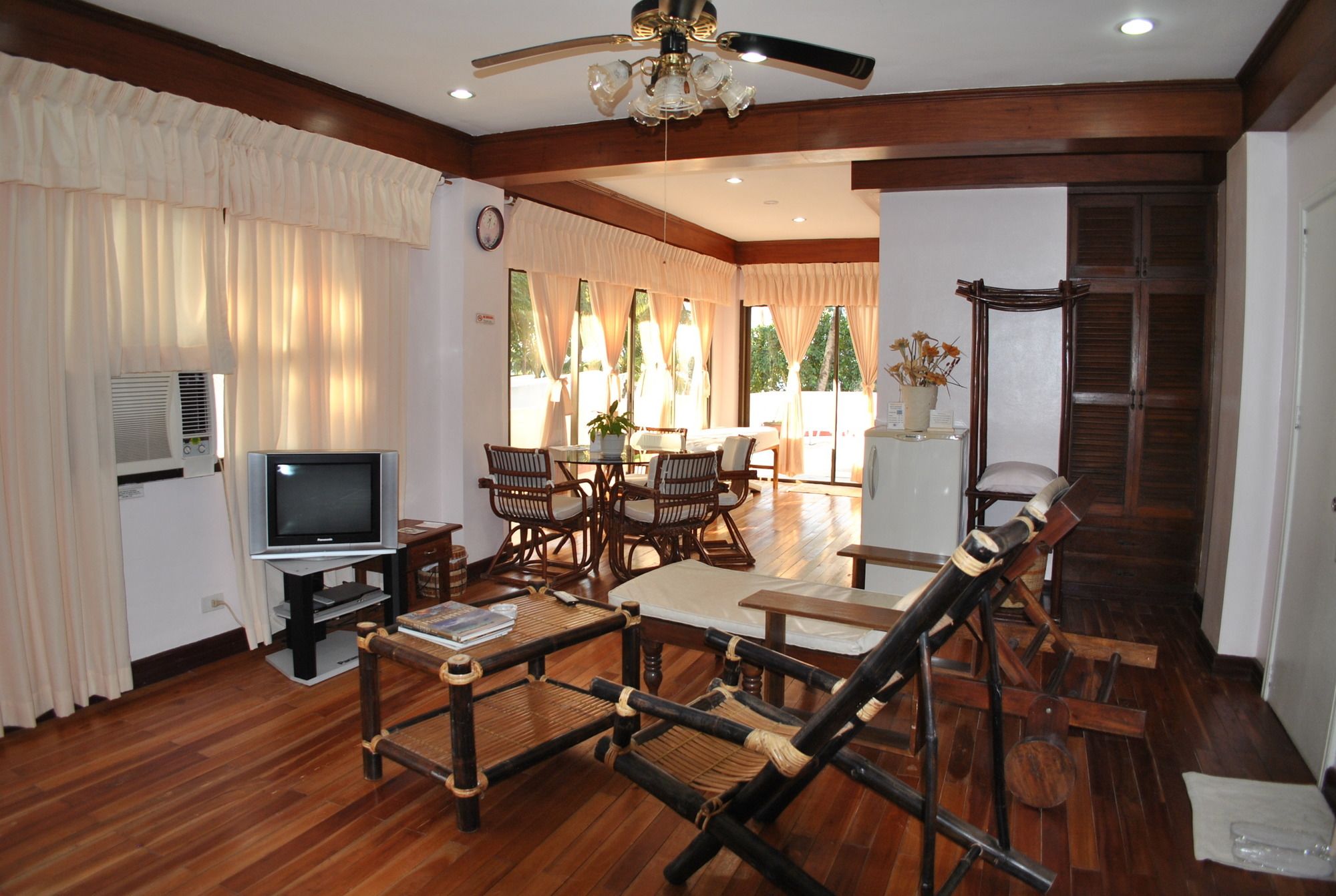 Surfside Boracay Resort & Spa