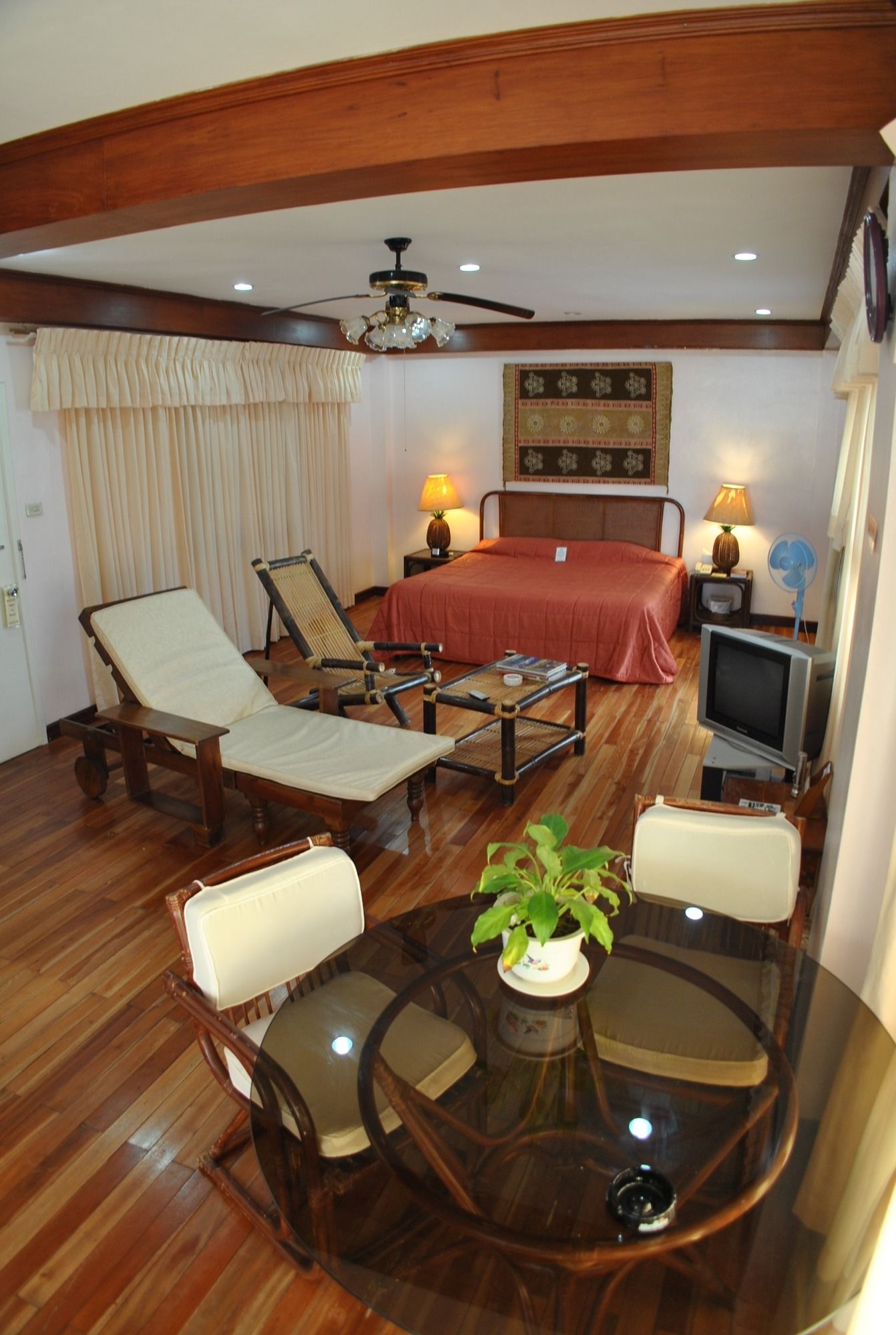 Surfside Boracay Resort & Spa