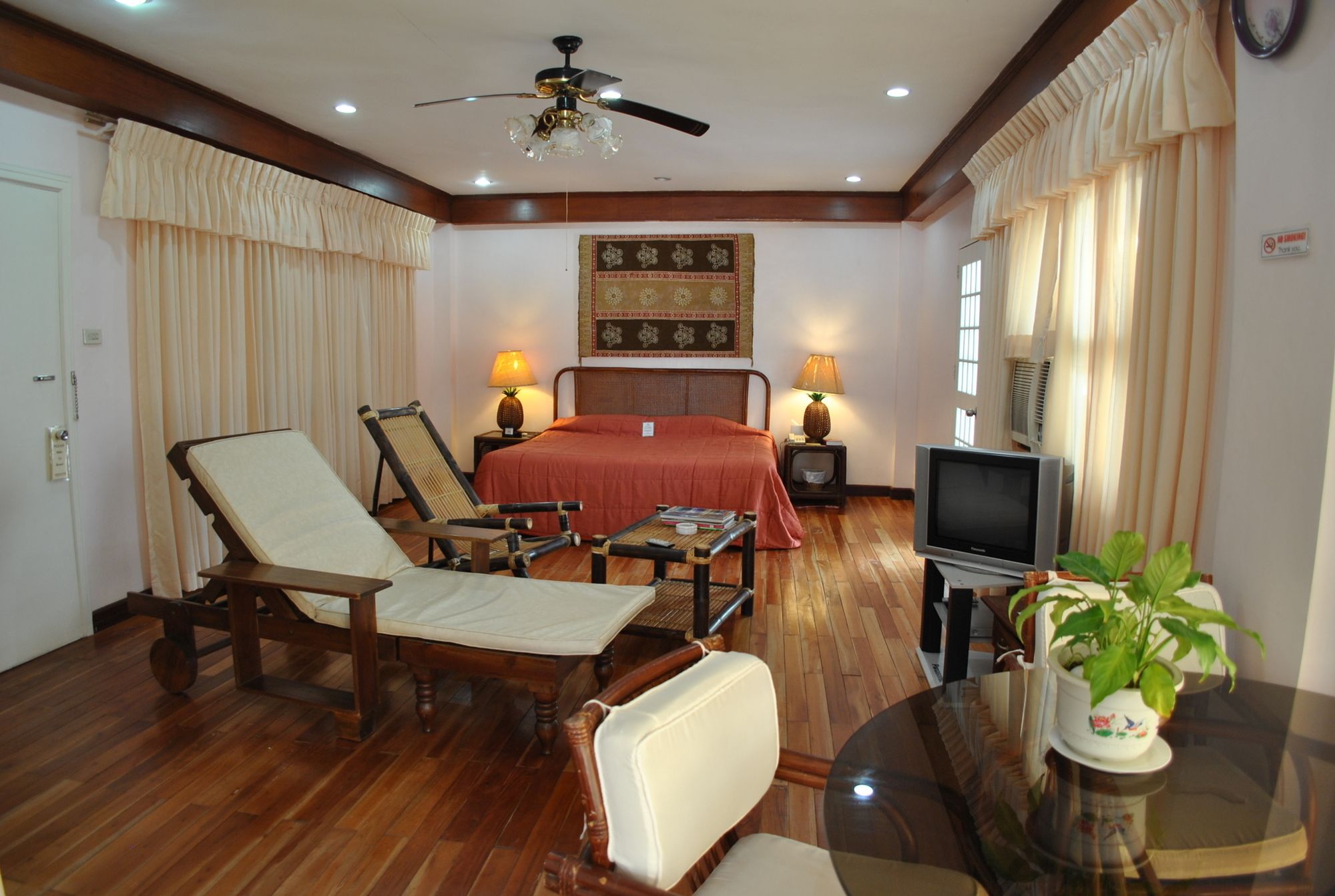 Surfside Boracay Resort & Spa