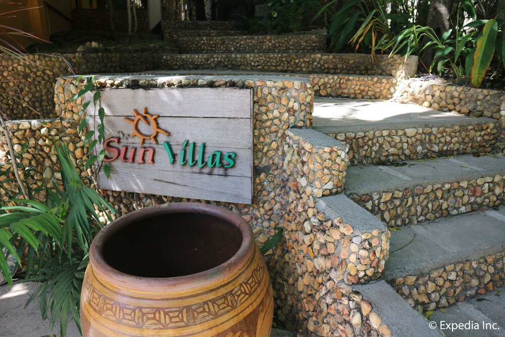 The Sun Villa Hilltop Resort & Spa