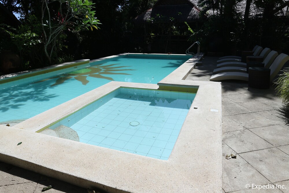The Sun Villa Hilltop Resort & Spa