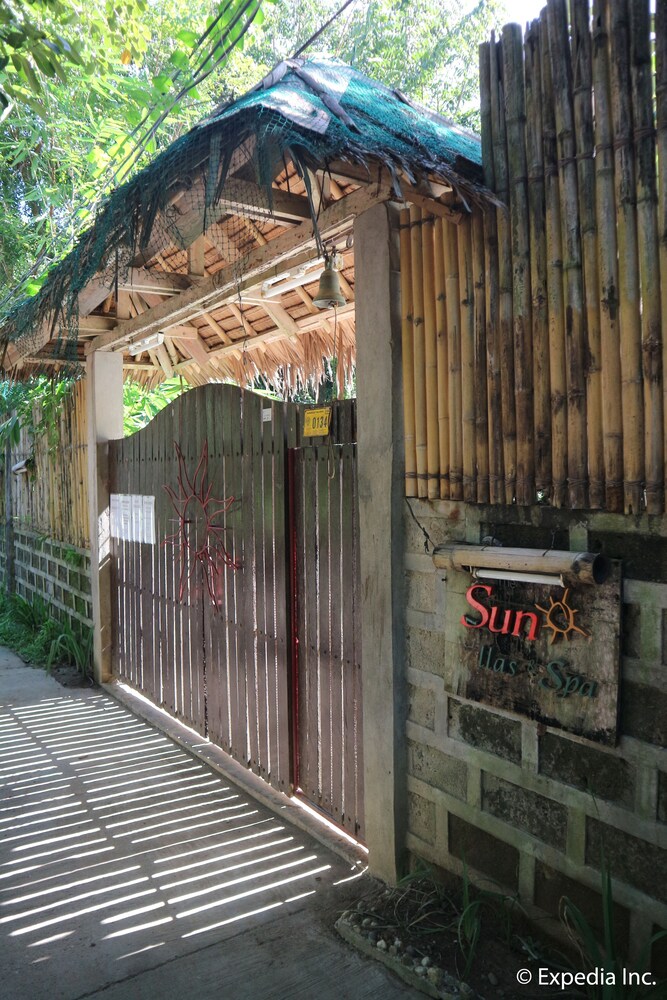 The Sun Villa Hilltop Resort & Spa