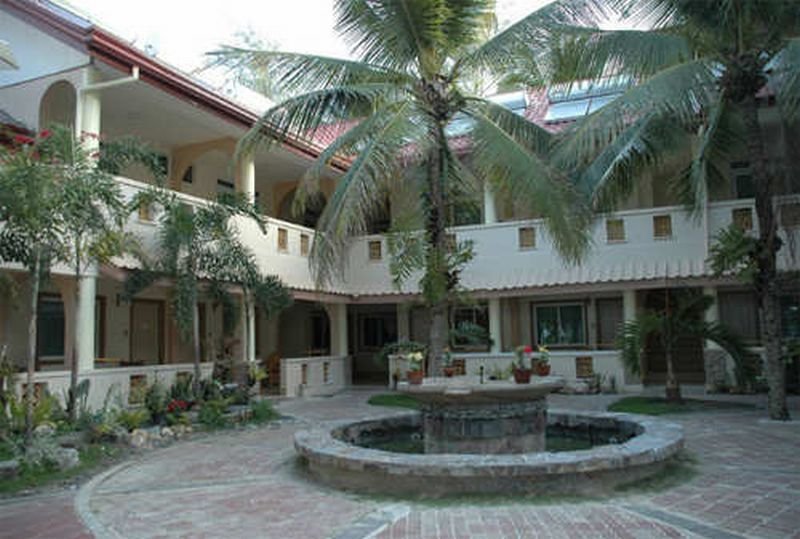 Willy's Beach Resort