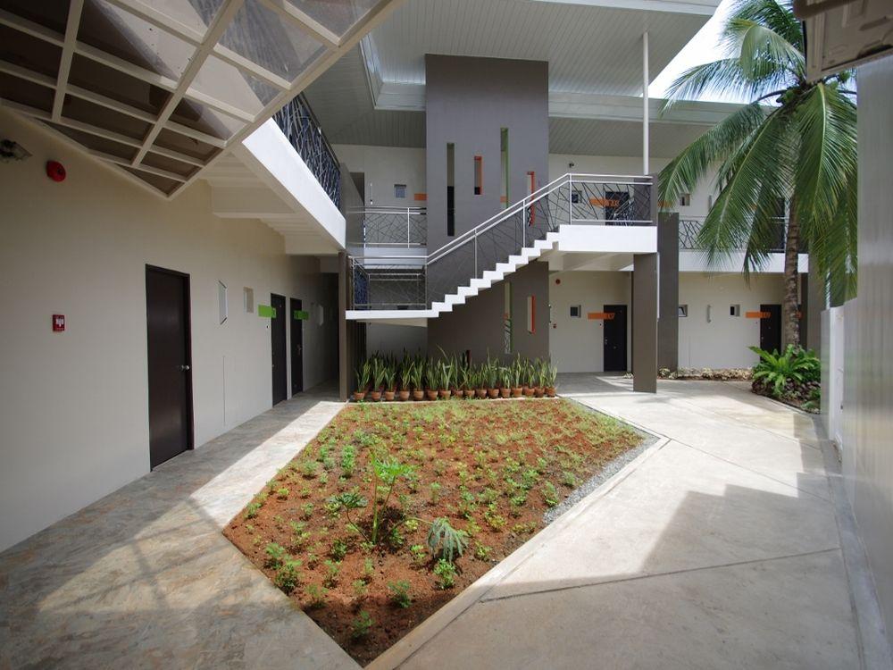 Yhotel