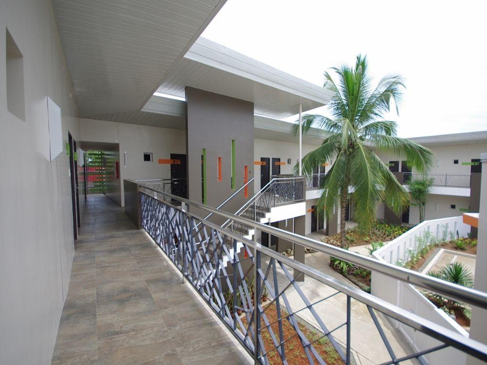 Yhotel