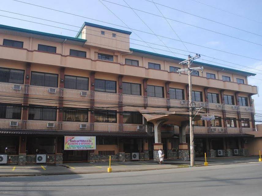 Royal Crest Hotel Restaurant And Sports Centrum