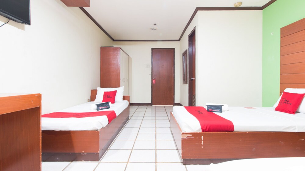 Goodnews Travellers Inn by RedDoorz