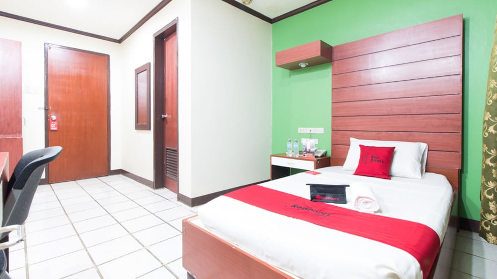 Goodnews Travellers Inn by RedDoorz