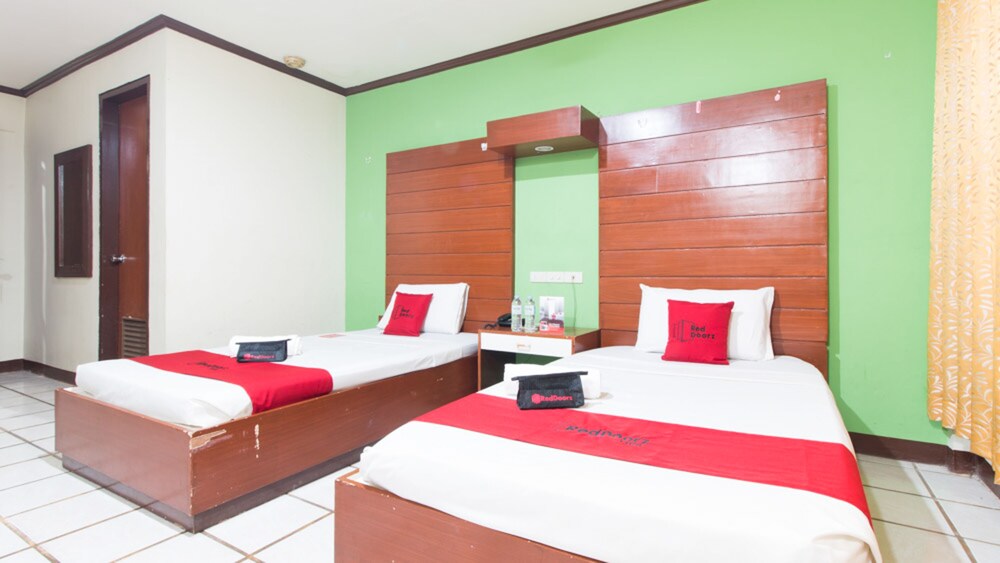 Goodnews Travellers Inn by RedDoorz