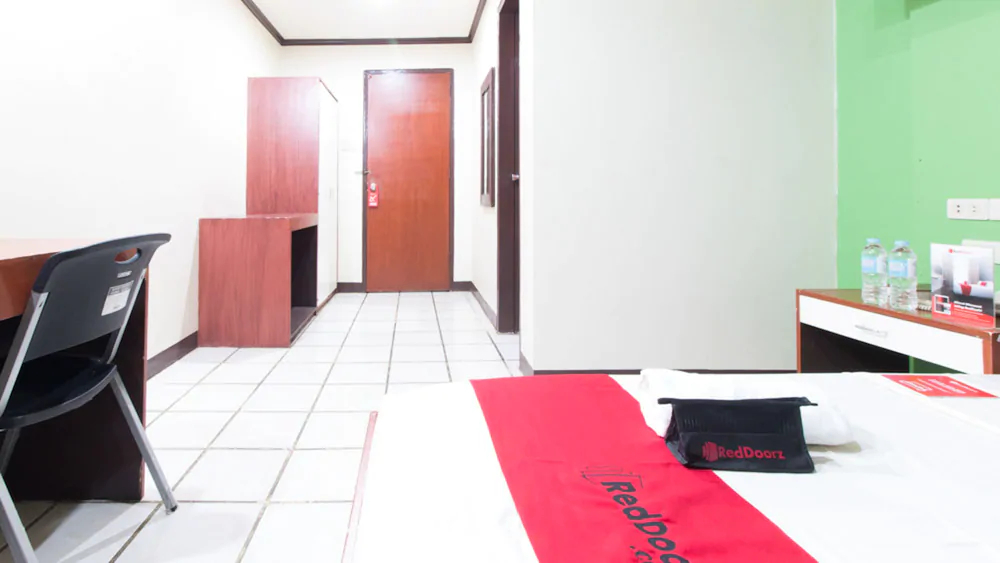 Goodnews Travellers Inn by RedDoorz