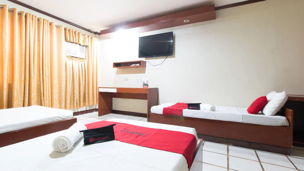 Goodnews Travellers Inn by RedDoorz