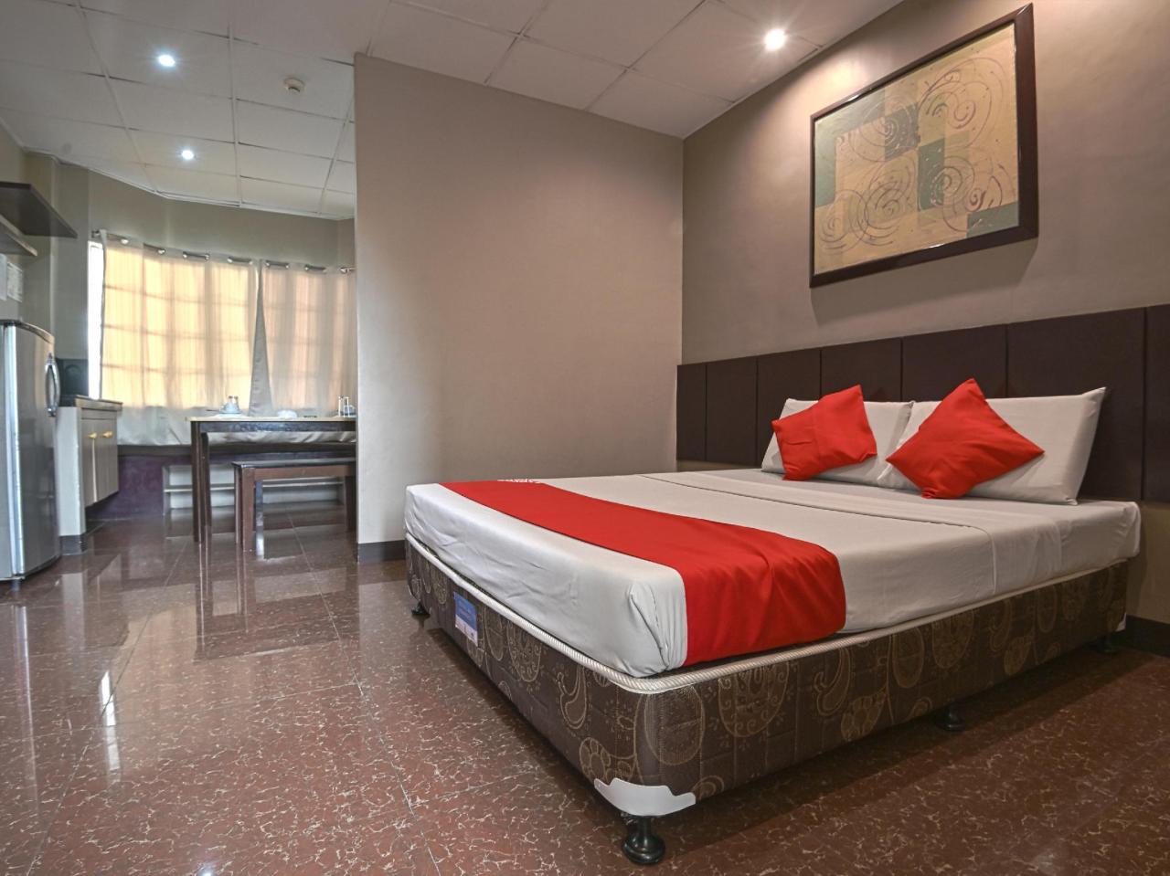 Grace Residence Hall by OYO Rooms