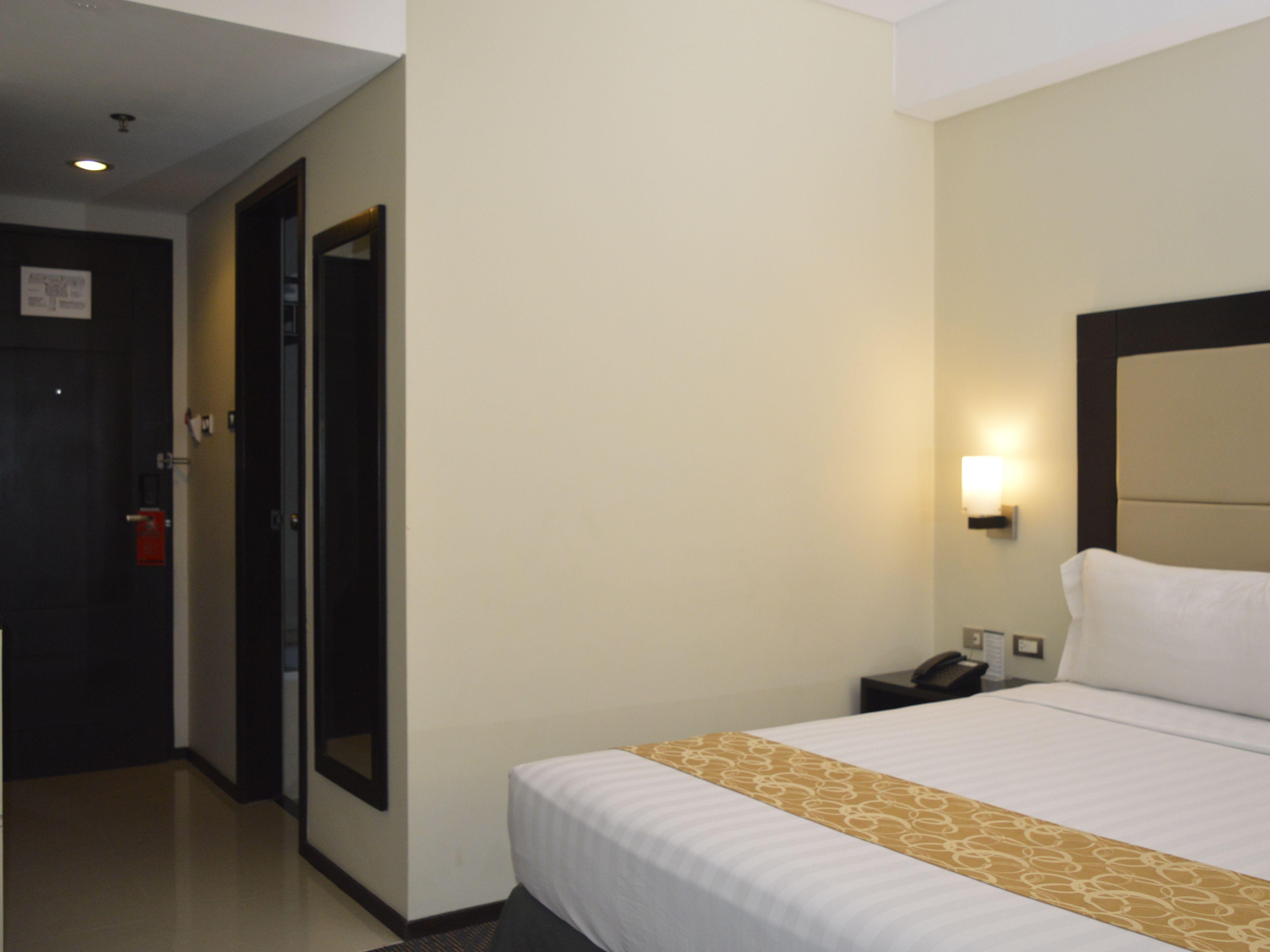 Mallberry Suites Business Hotel