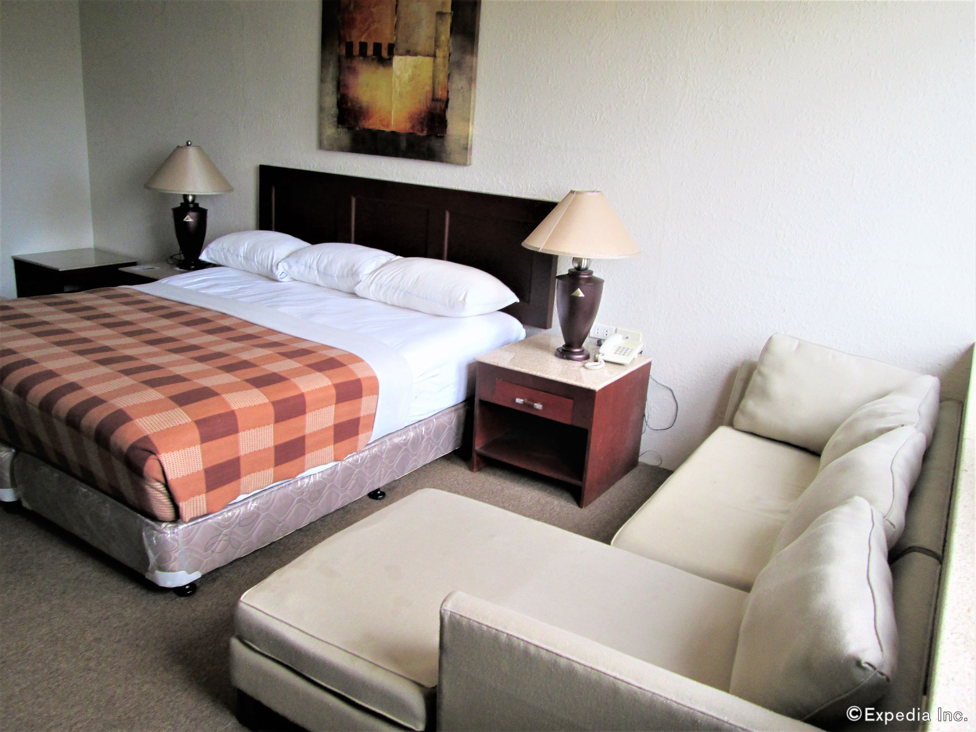 Stonestown Suites