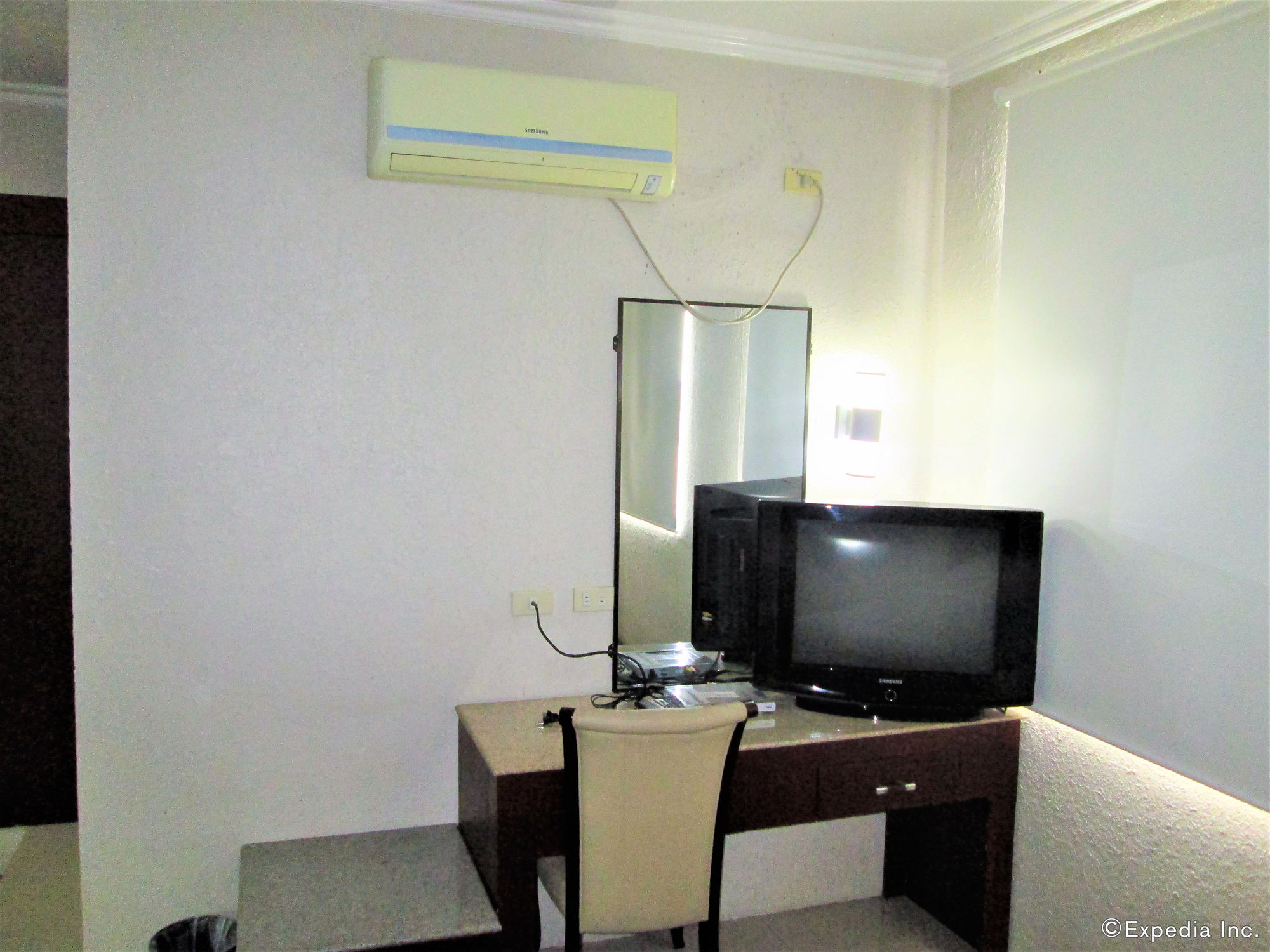 Stonestown Suites