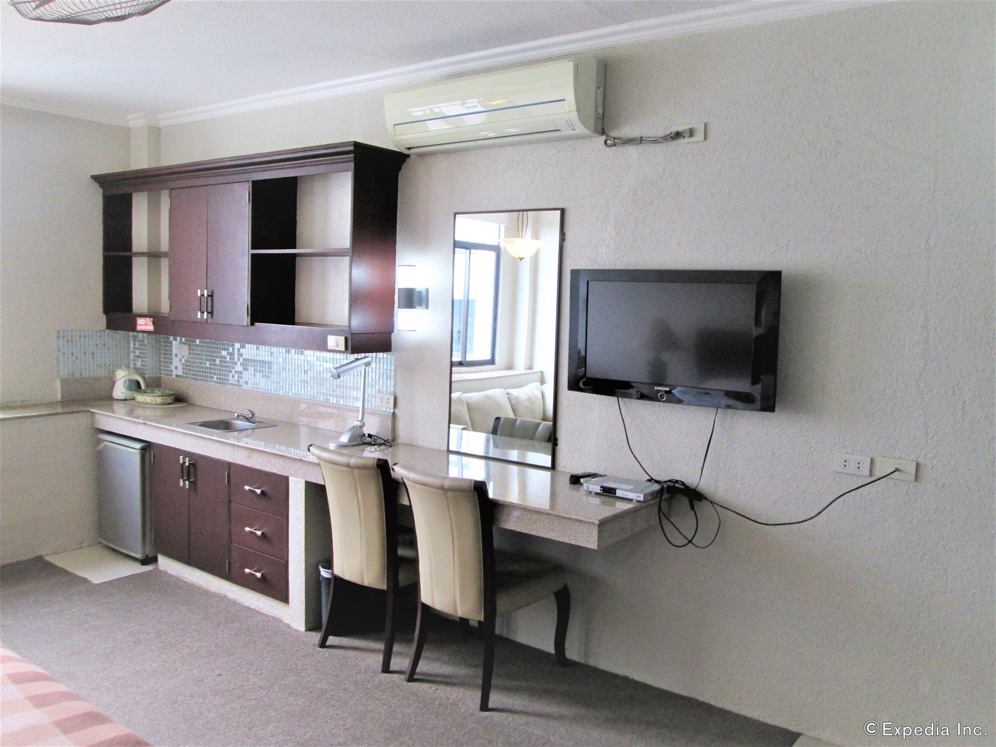 Stonestown Suites