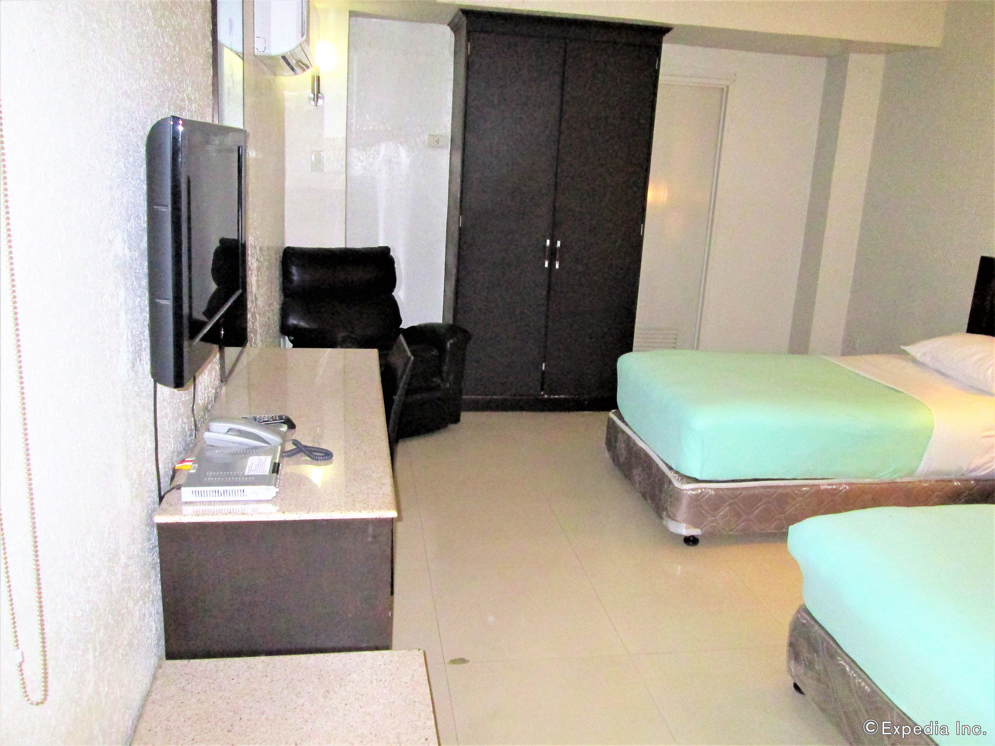 Stonestown Suites