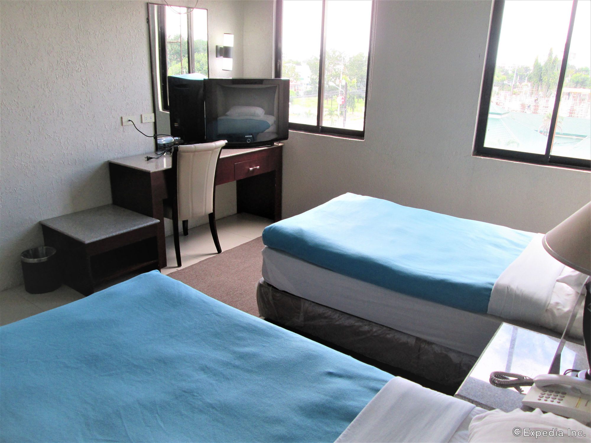 Stonestown Suites