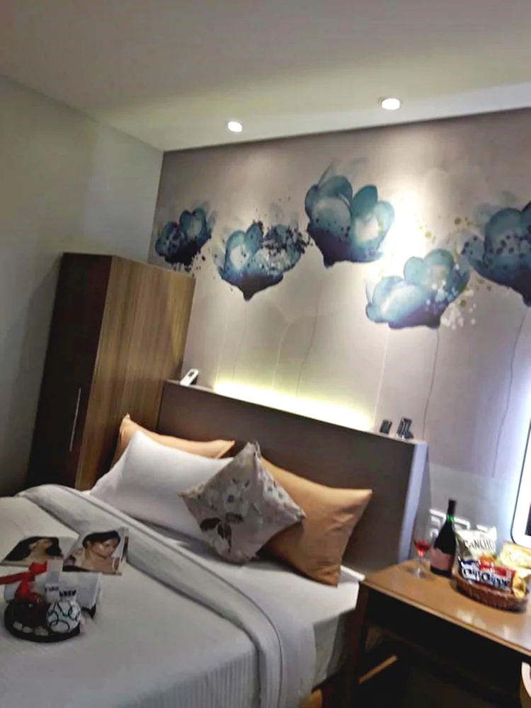 Red Mango Suites
