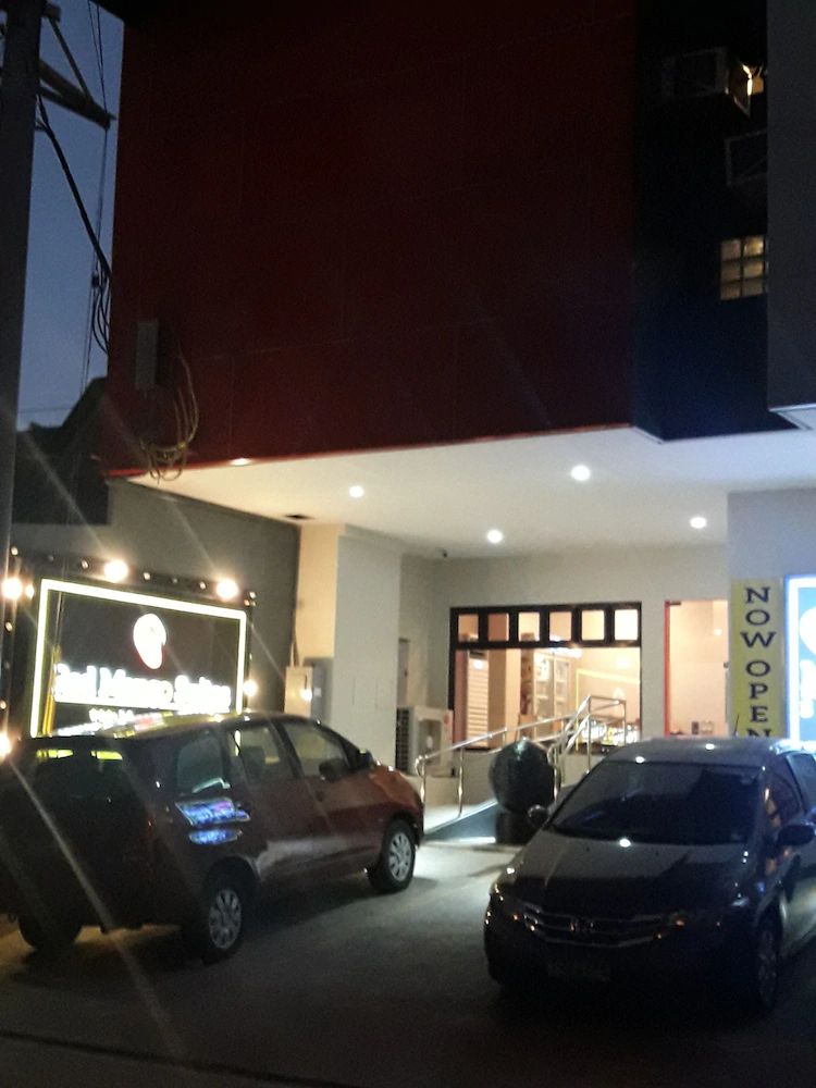 Red Mango Suites