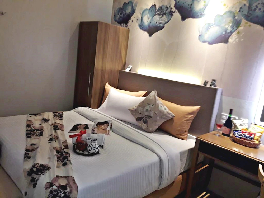 Red Mango Suites