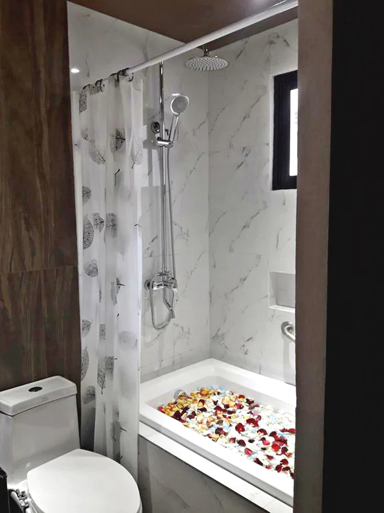 Red Mango Suites