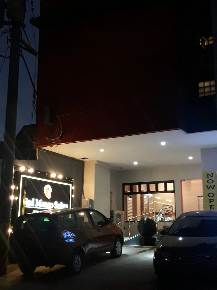 Red Mango Suites