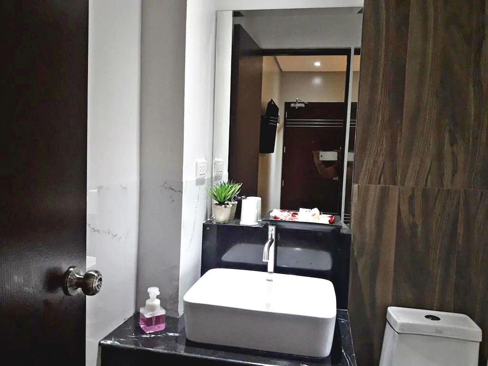 Red Mango Suites