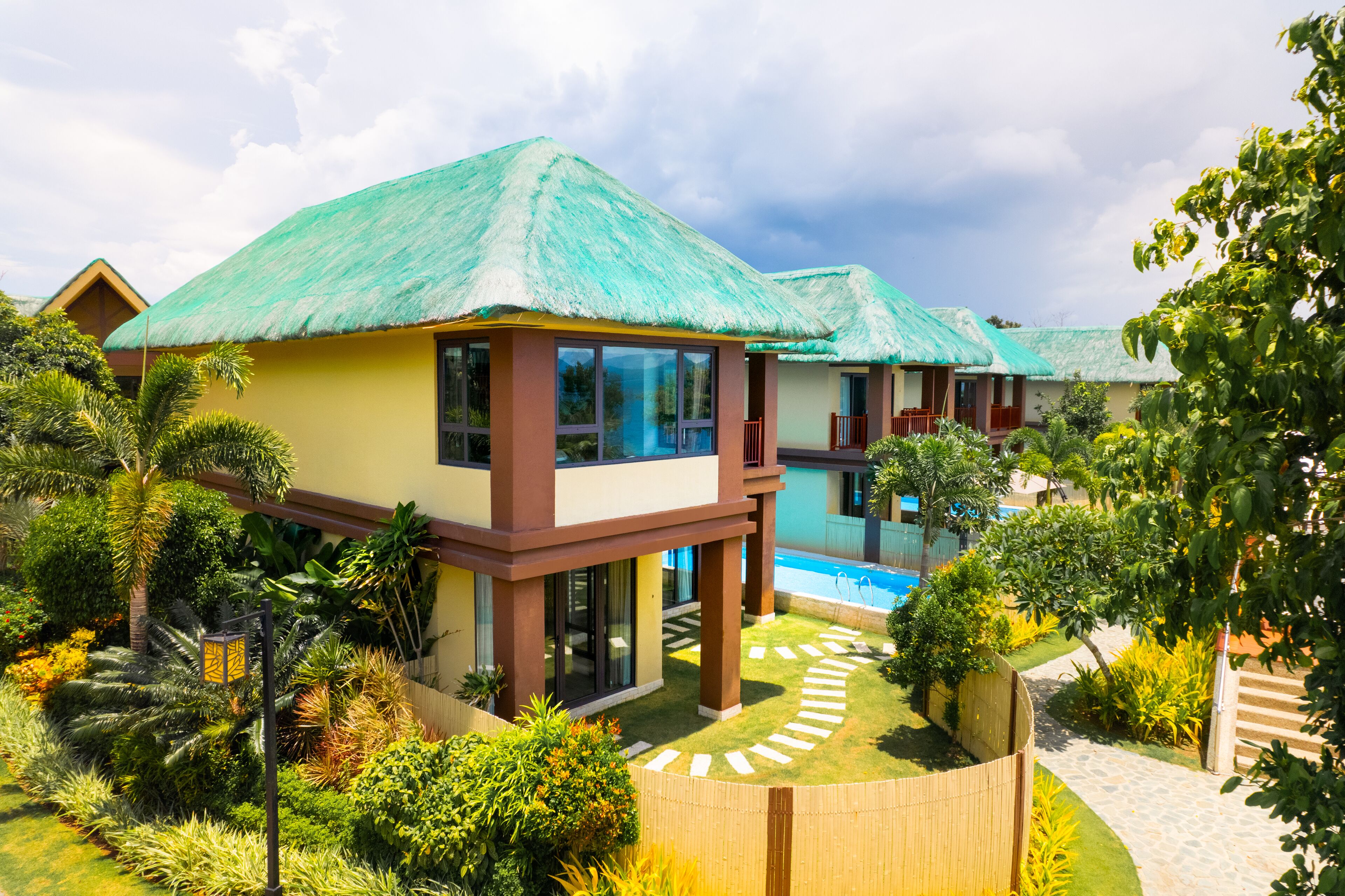 H Resorts - The Coral Cliff