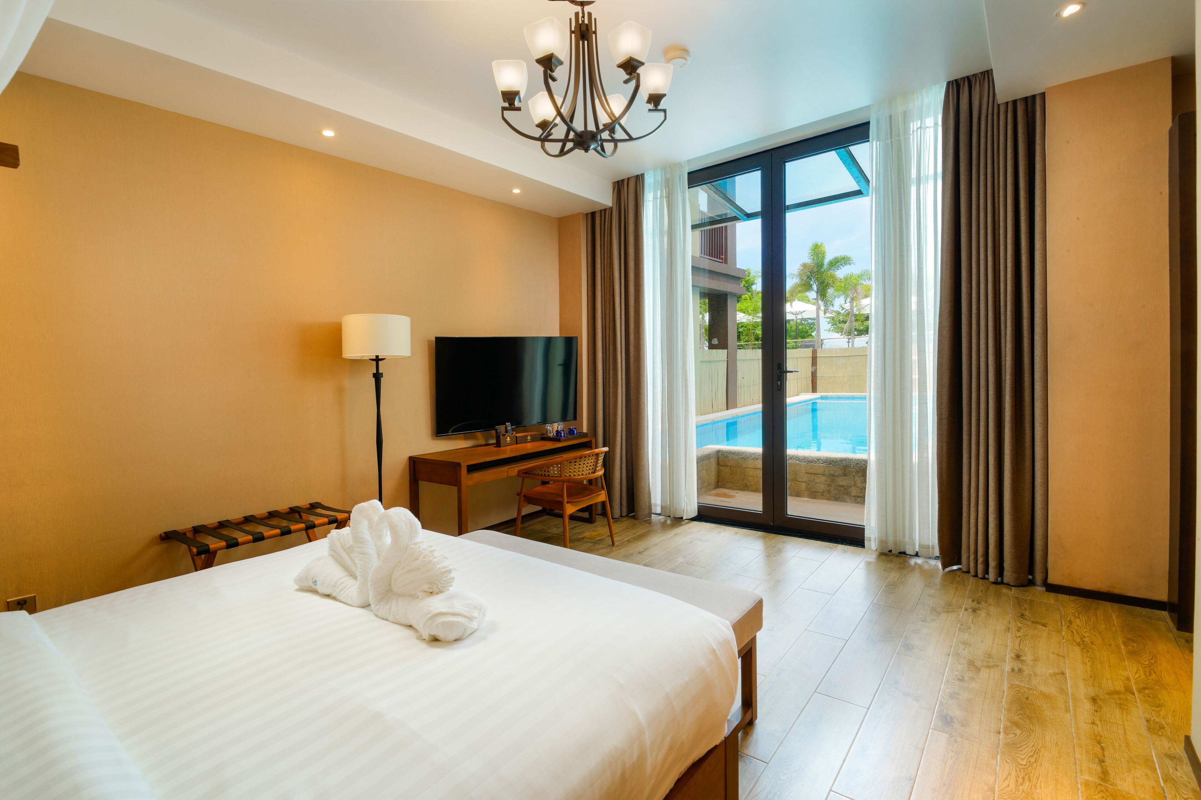 H Resorts - The Coral Cliff