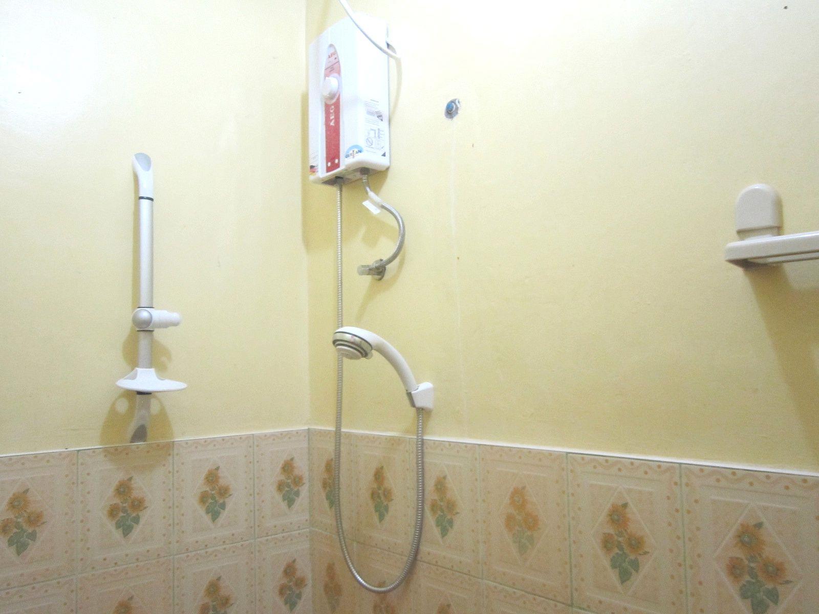 RedDoorz @ July's Haven Seaside Pension Camiguin
