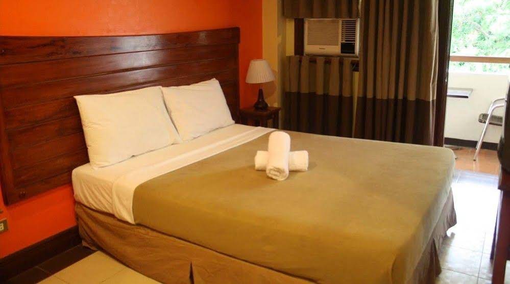 Candon Hotel