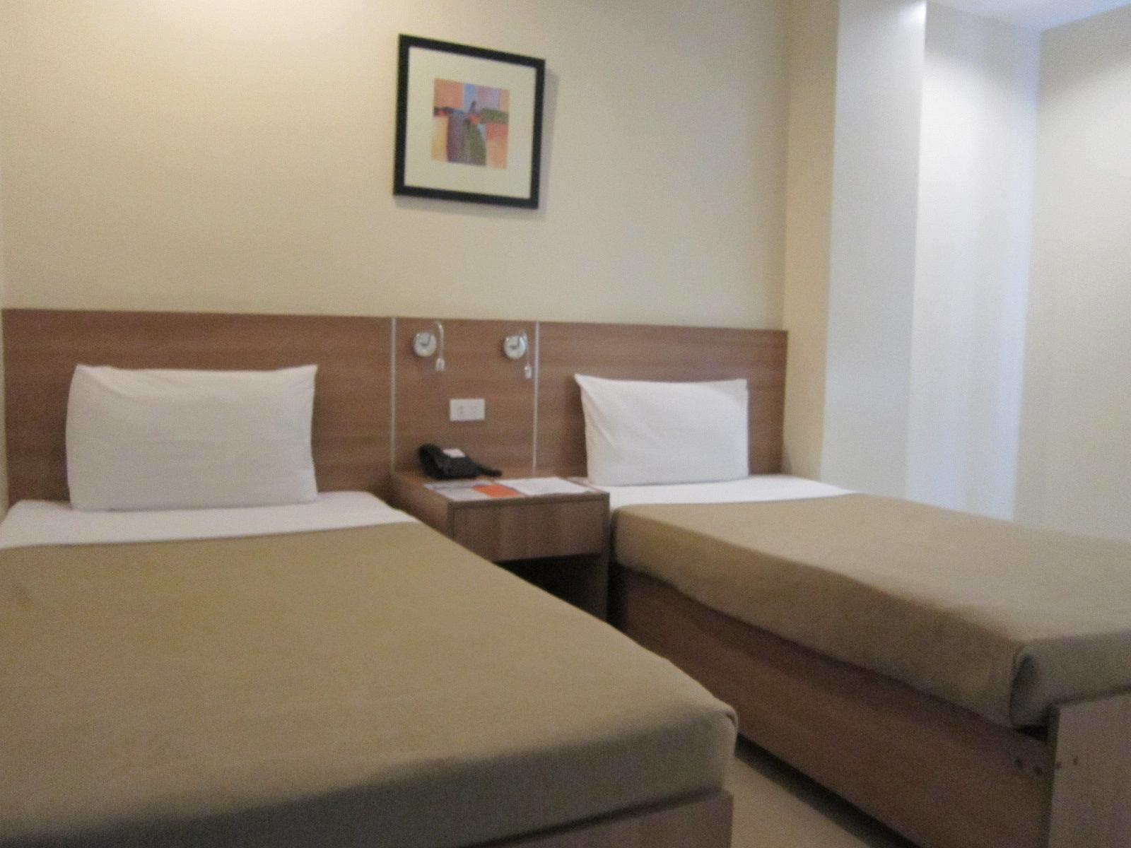 Adelfa Hotel
