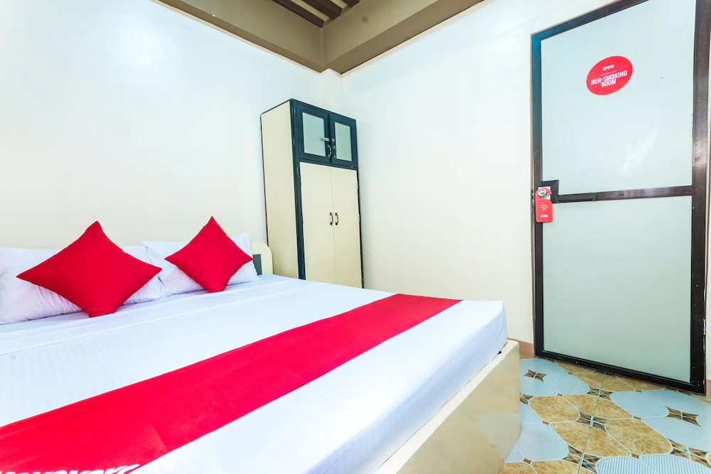 Alt Complex by OYO Rooms