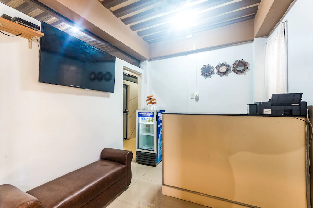 Alt Complex by OYO Rooms