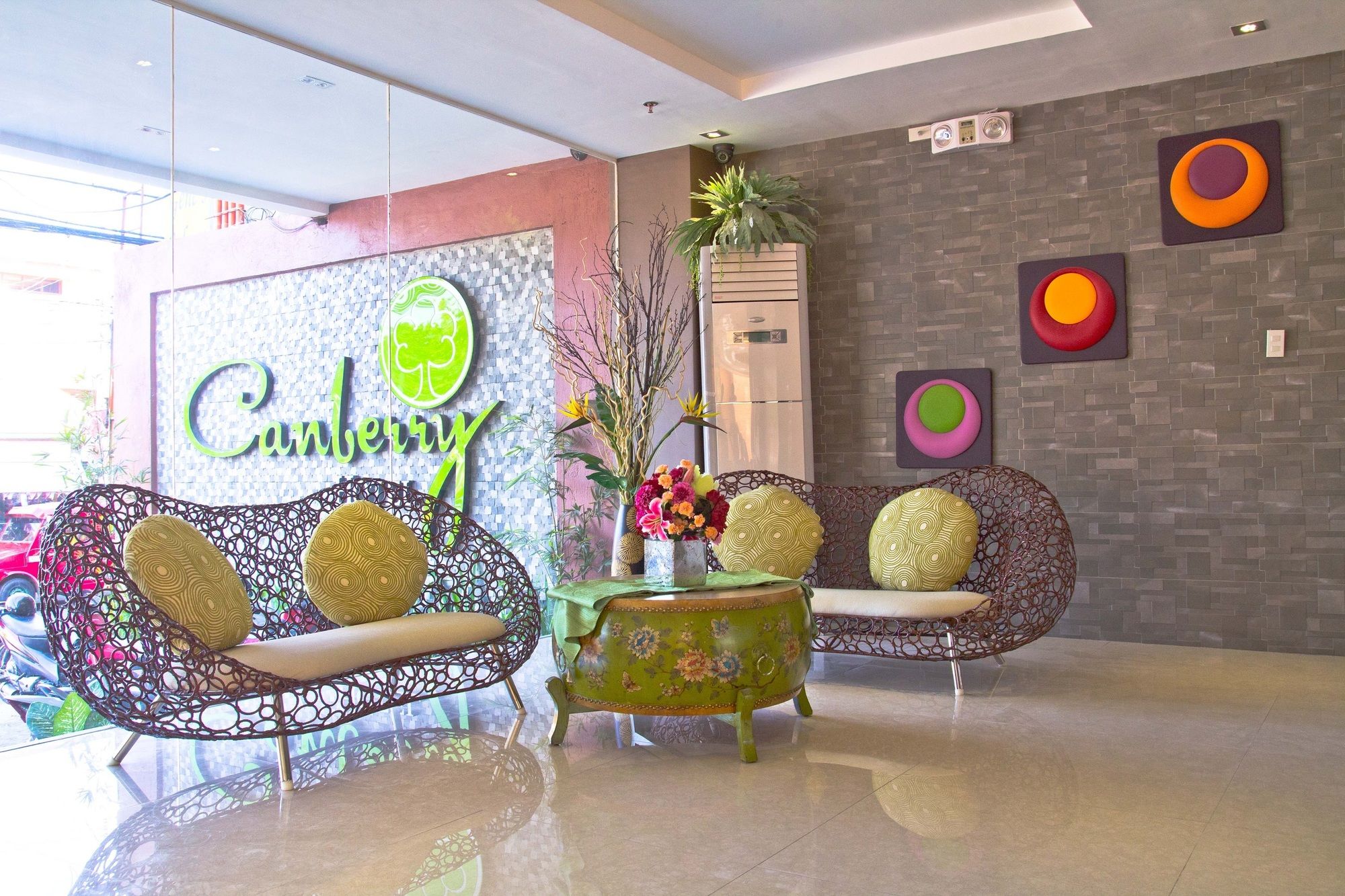Canberry Hotel