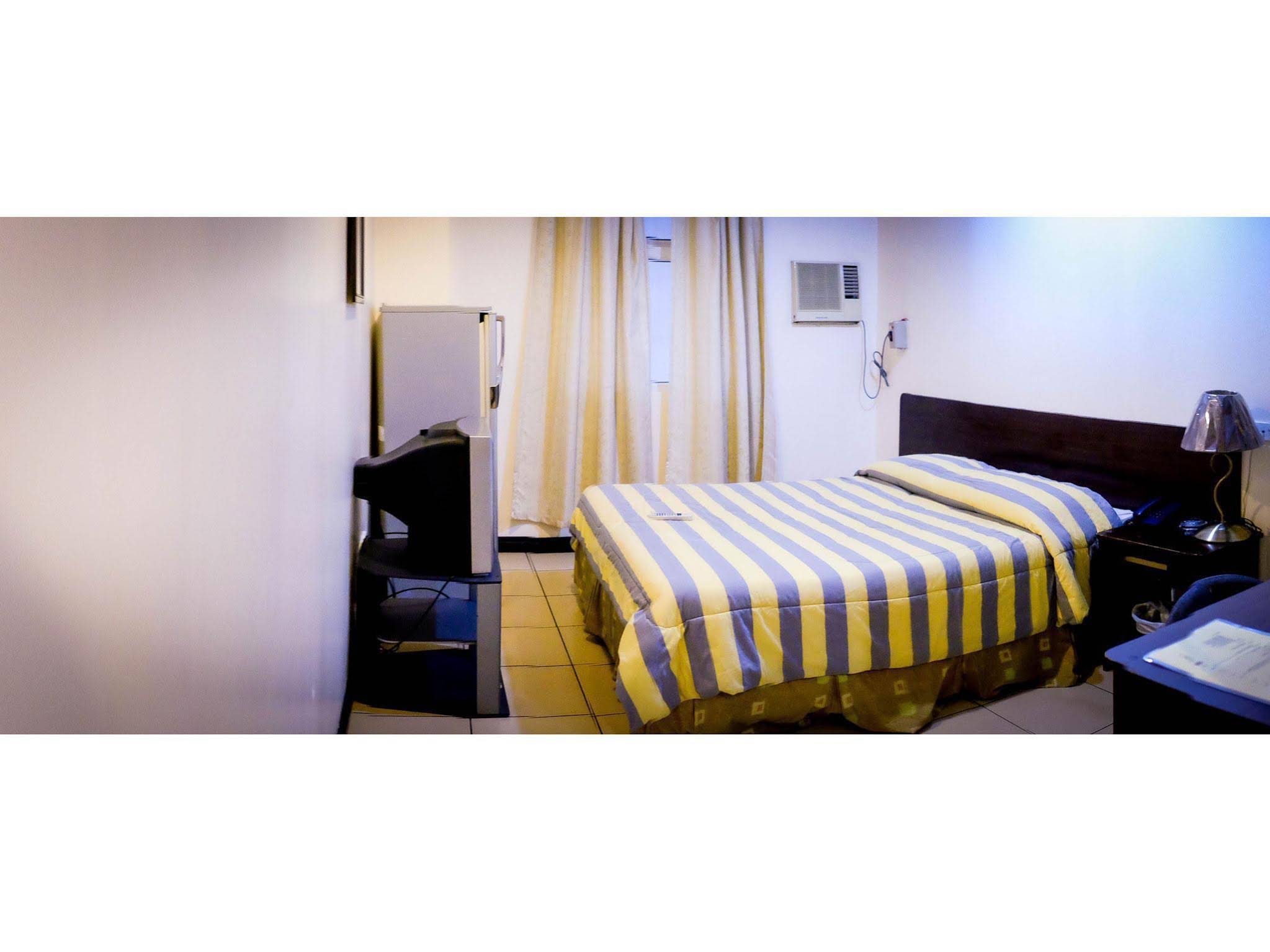 Crowne Garden Hotel