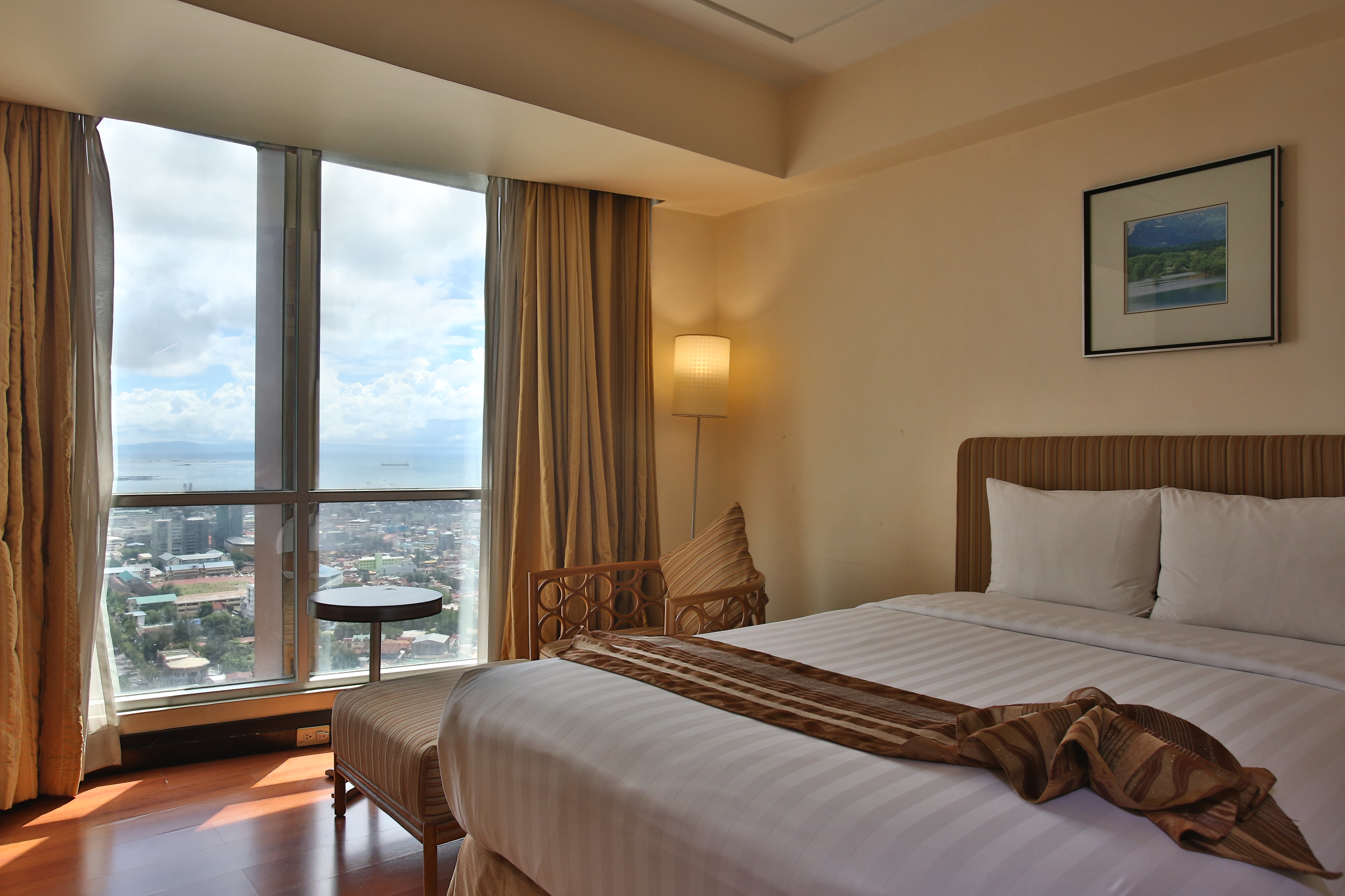 Crown Regency Hotel & Towers Cebu
