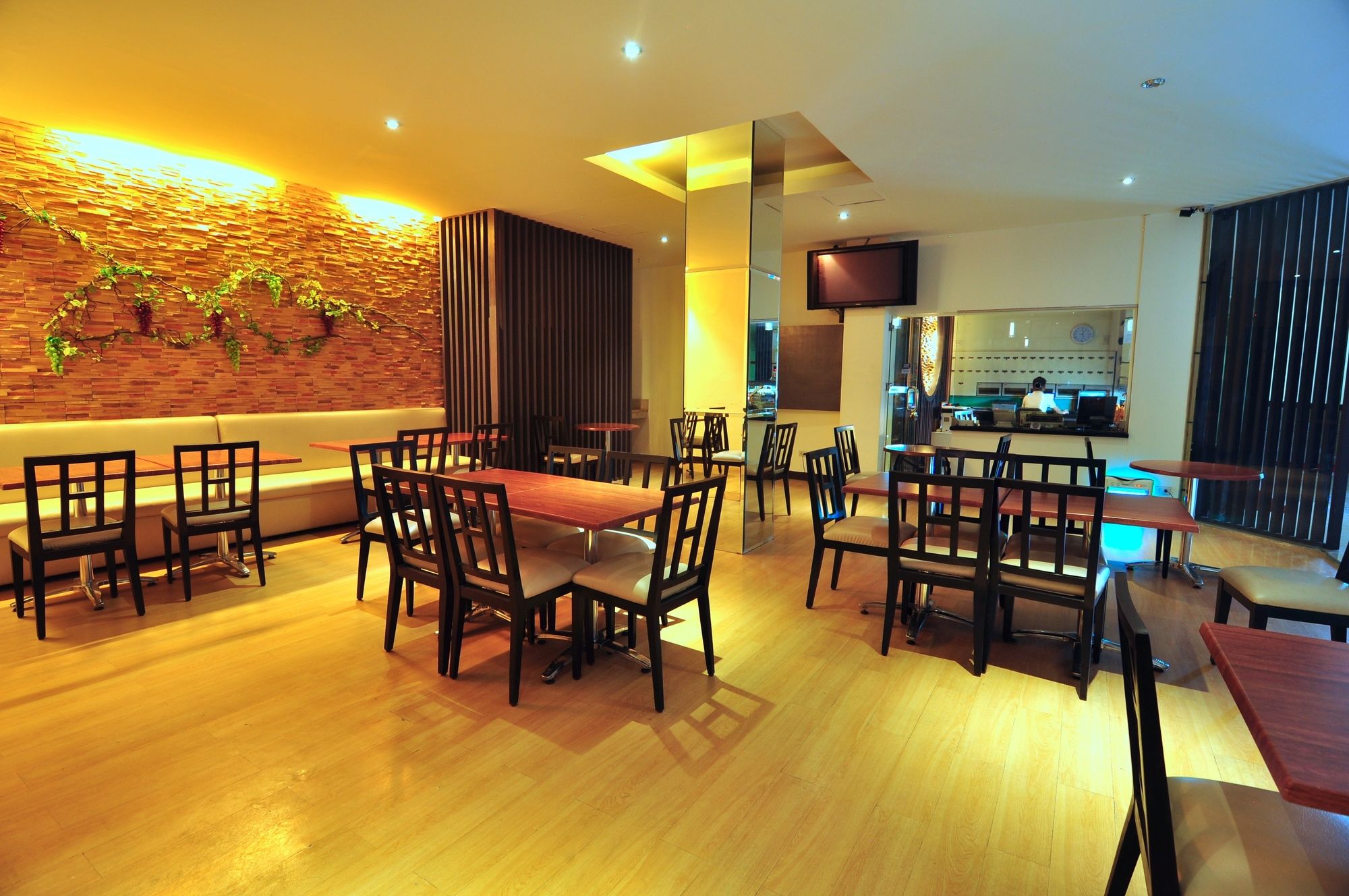 Dynasty Tourist Inn