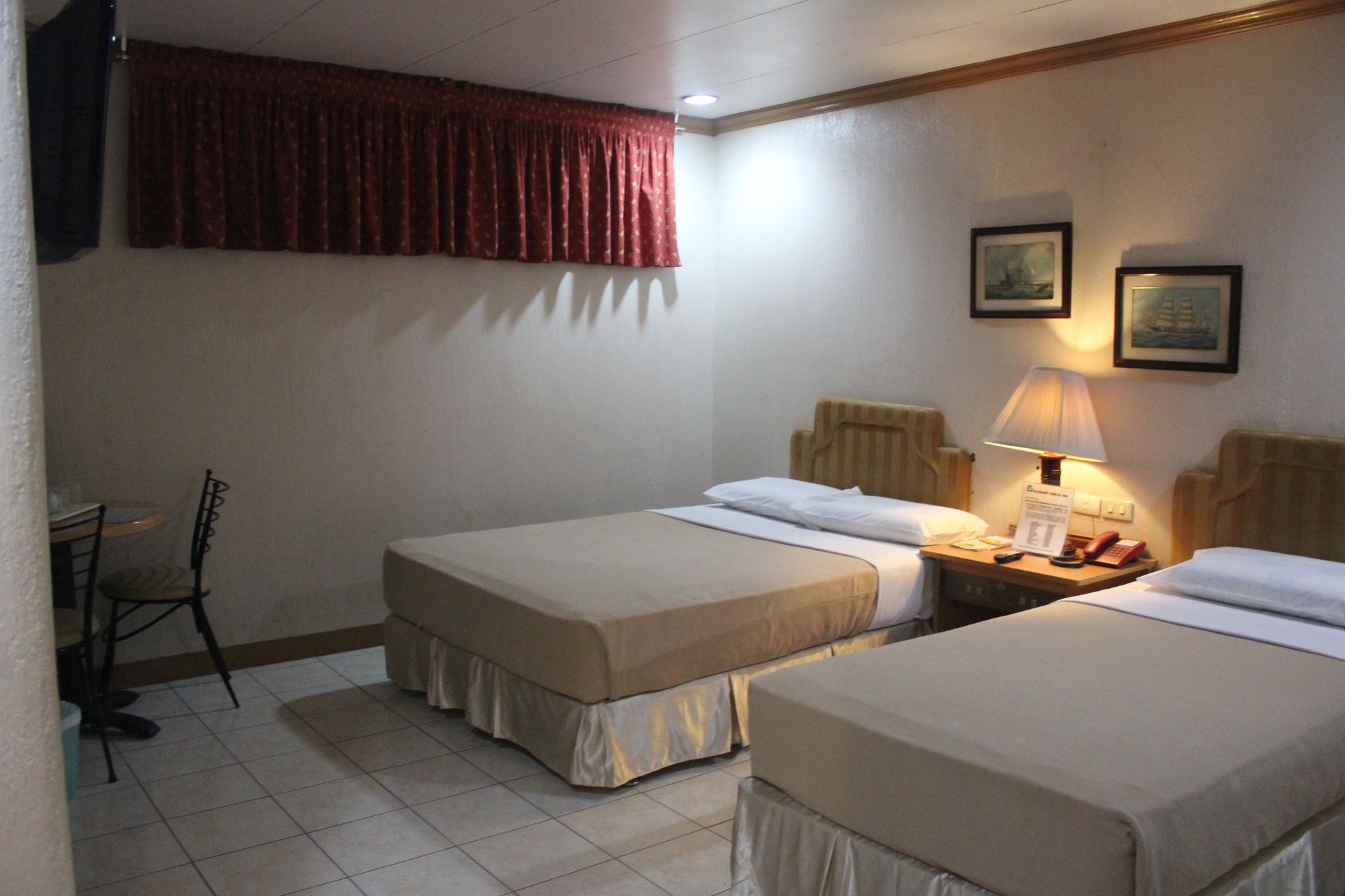 Elegant Circle Inn