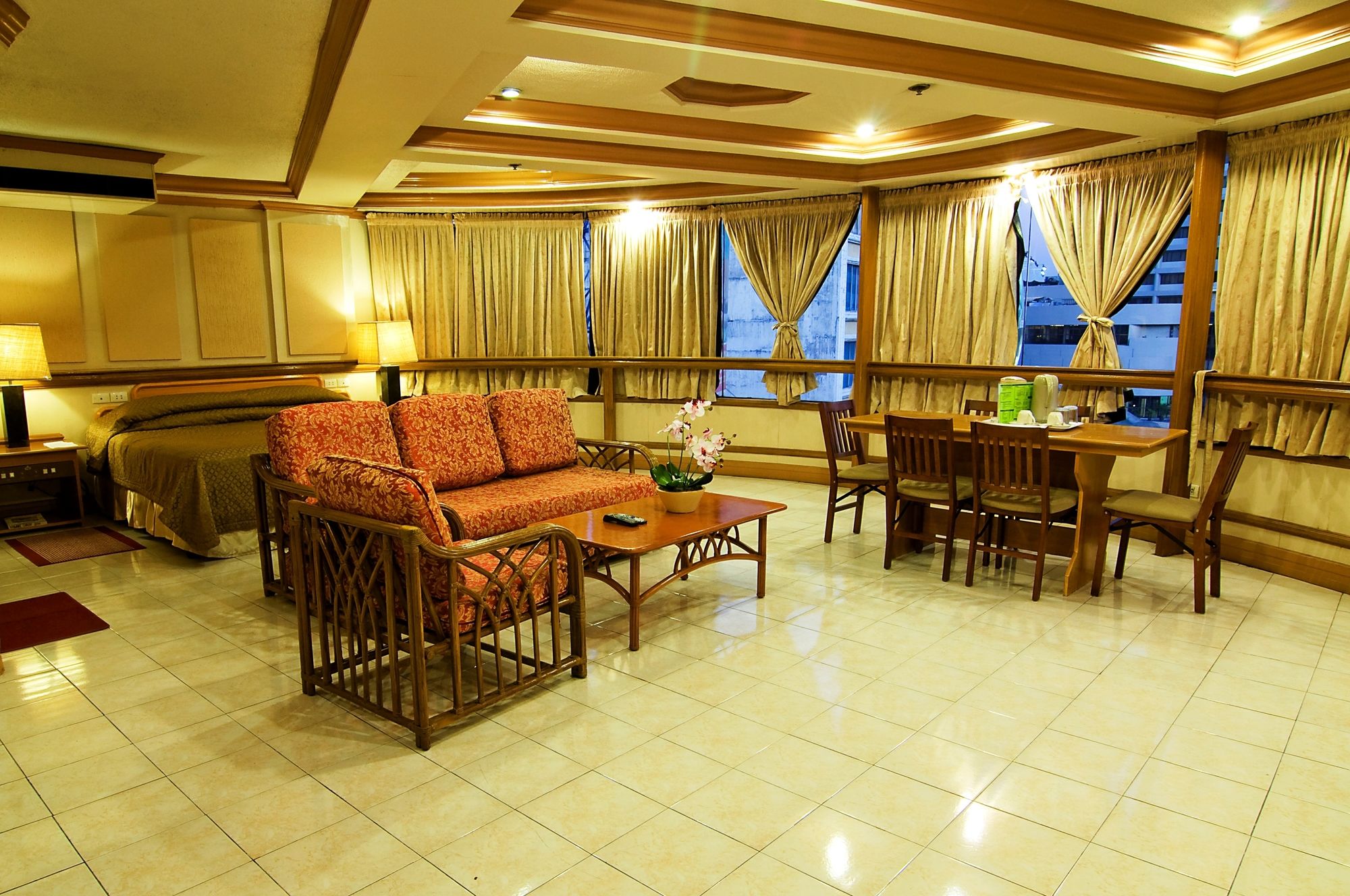 Elegant Circle Inn