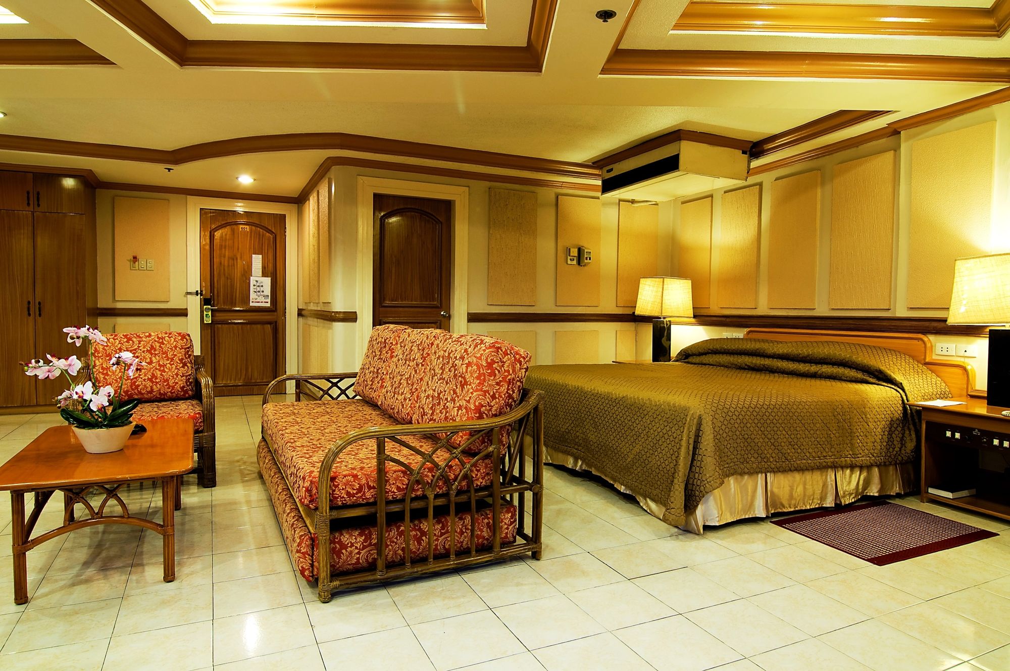 Elegant Circle Inn