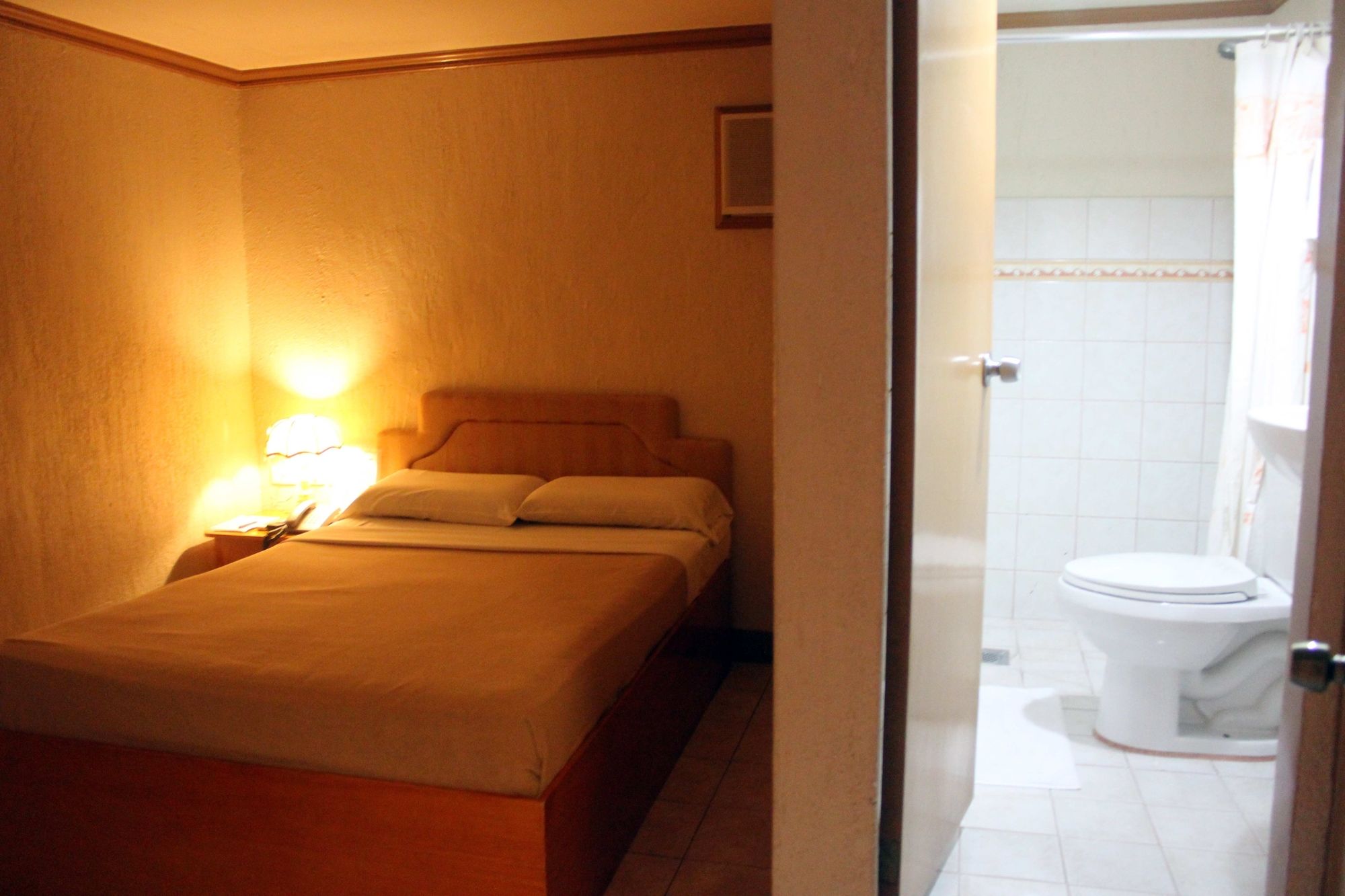 Elegant Circle Inn
