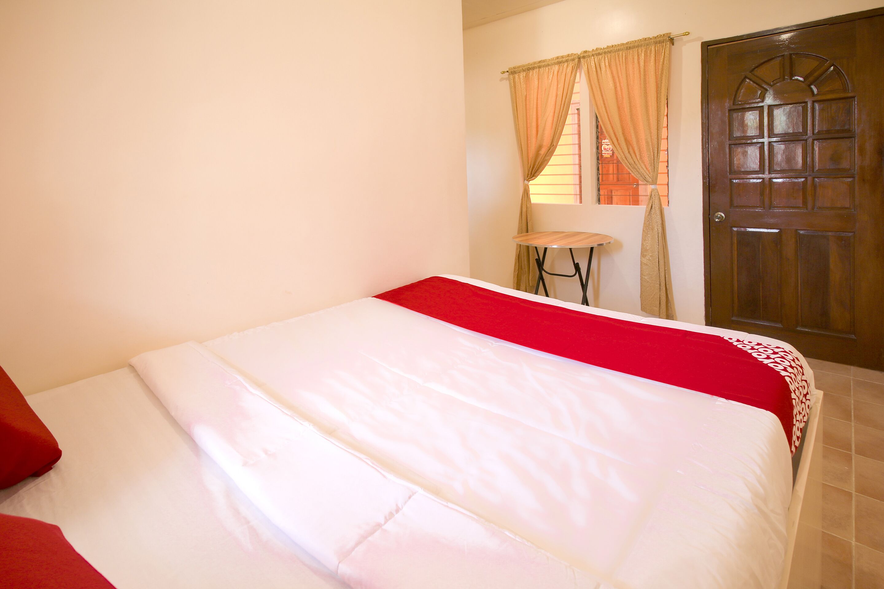 J5 Guest House & Restobar by OYO Rooms