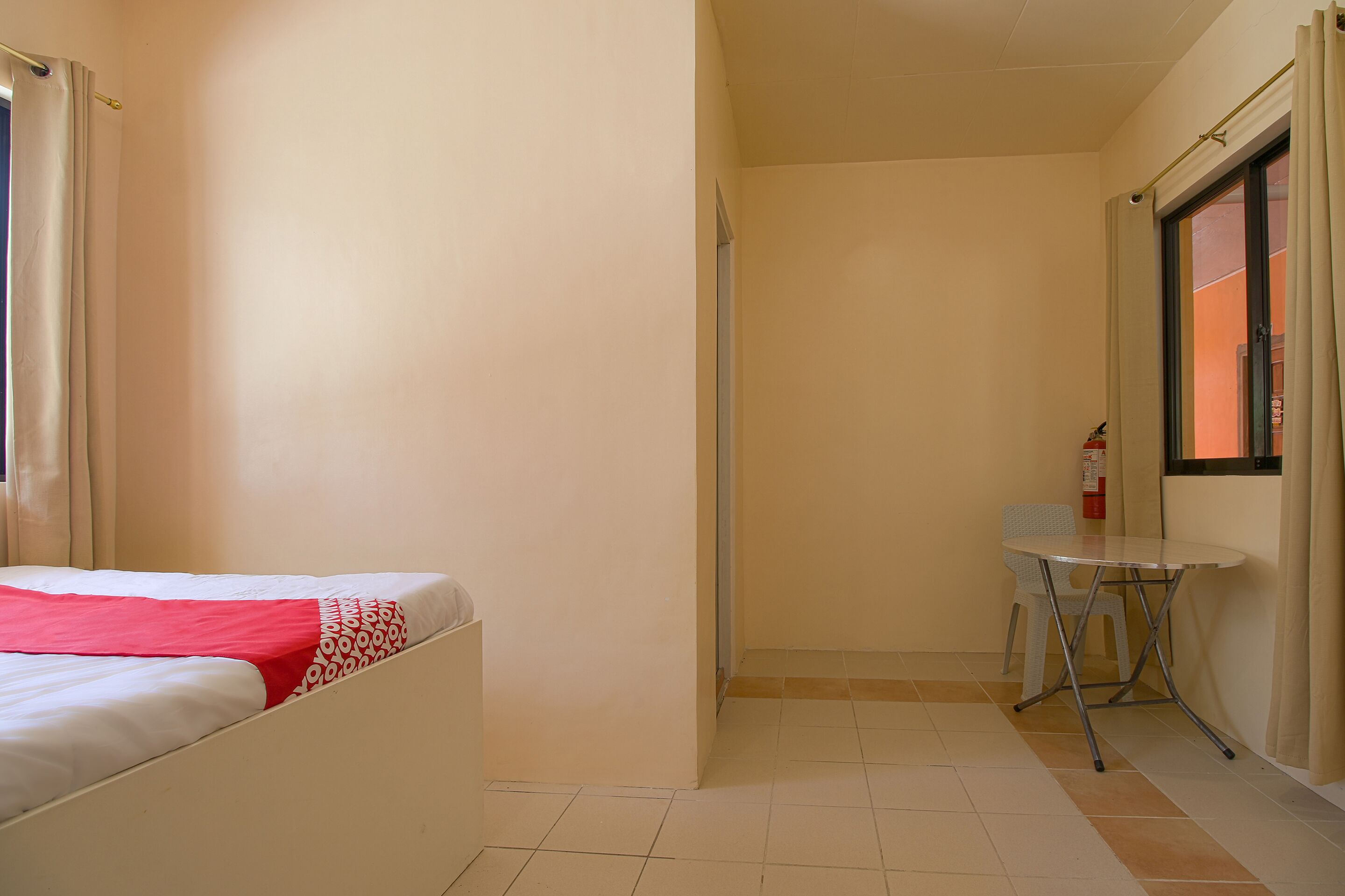 J5 Guest House & Restobar by OYO Rooms